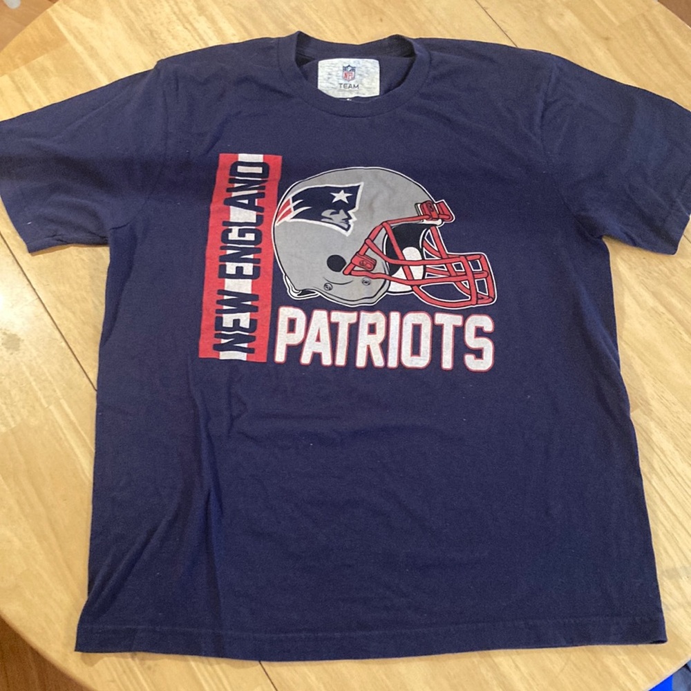 NEW ENGLAND PATRIOTS VTG DESIGN T SHIRT MENS LARGE